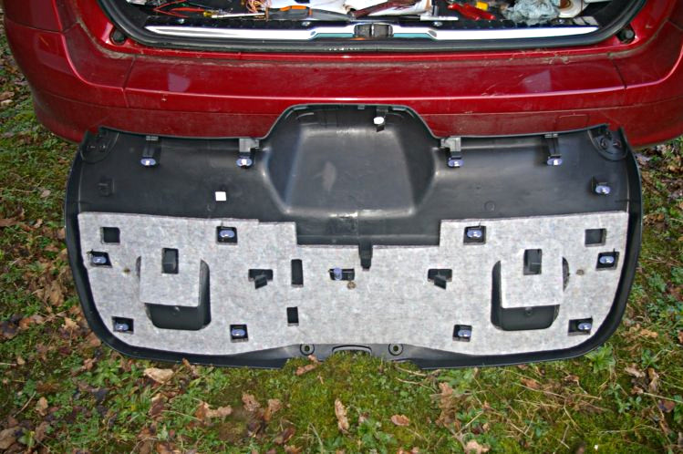 Fitting a Peugeot 308SW reversing camera step C-10